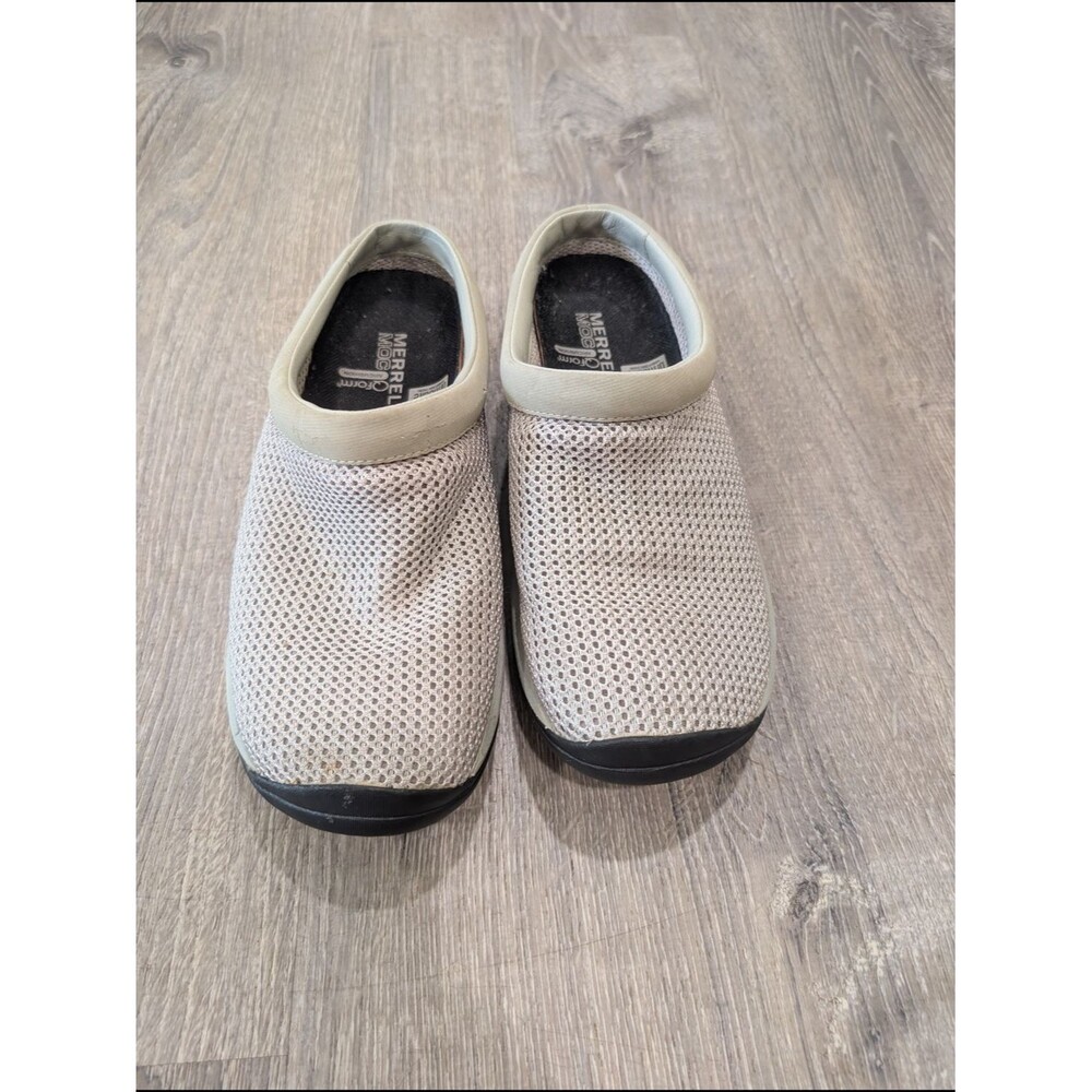 Merrell Womens Size 6 Slip-On Mesh Clogs in Light Gray and Black